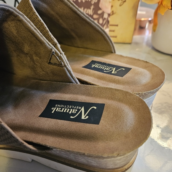 Natural Reflections Constance Tan Slide Sandals - Picture 8 of 9